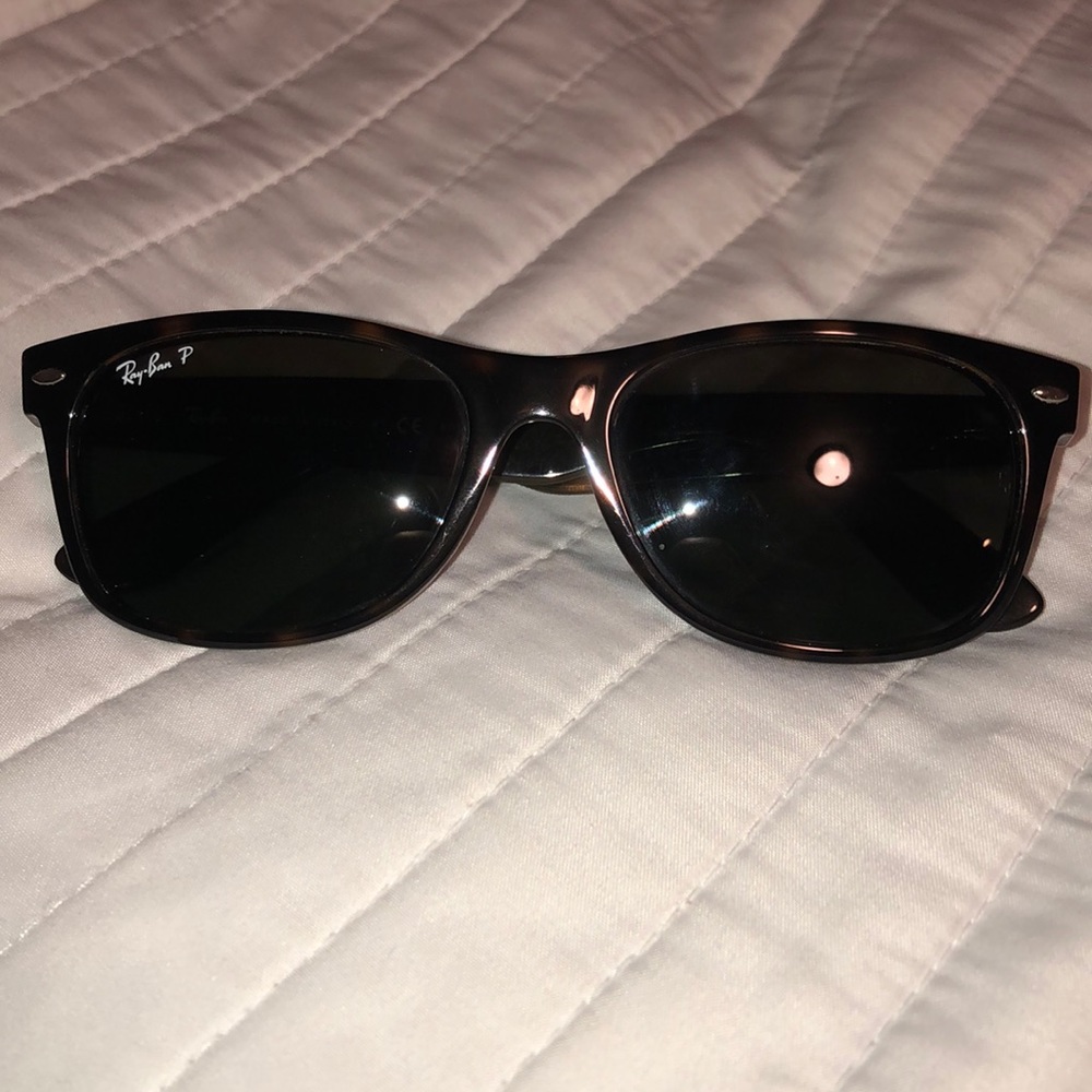 New Wayfarer Classic Polarized Ray-Ban Sunglasses